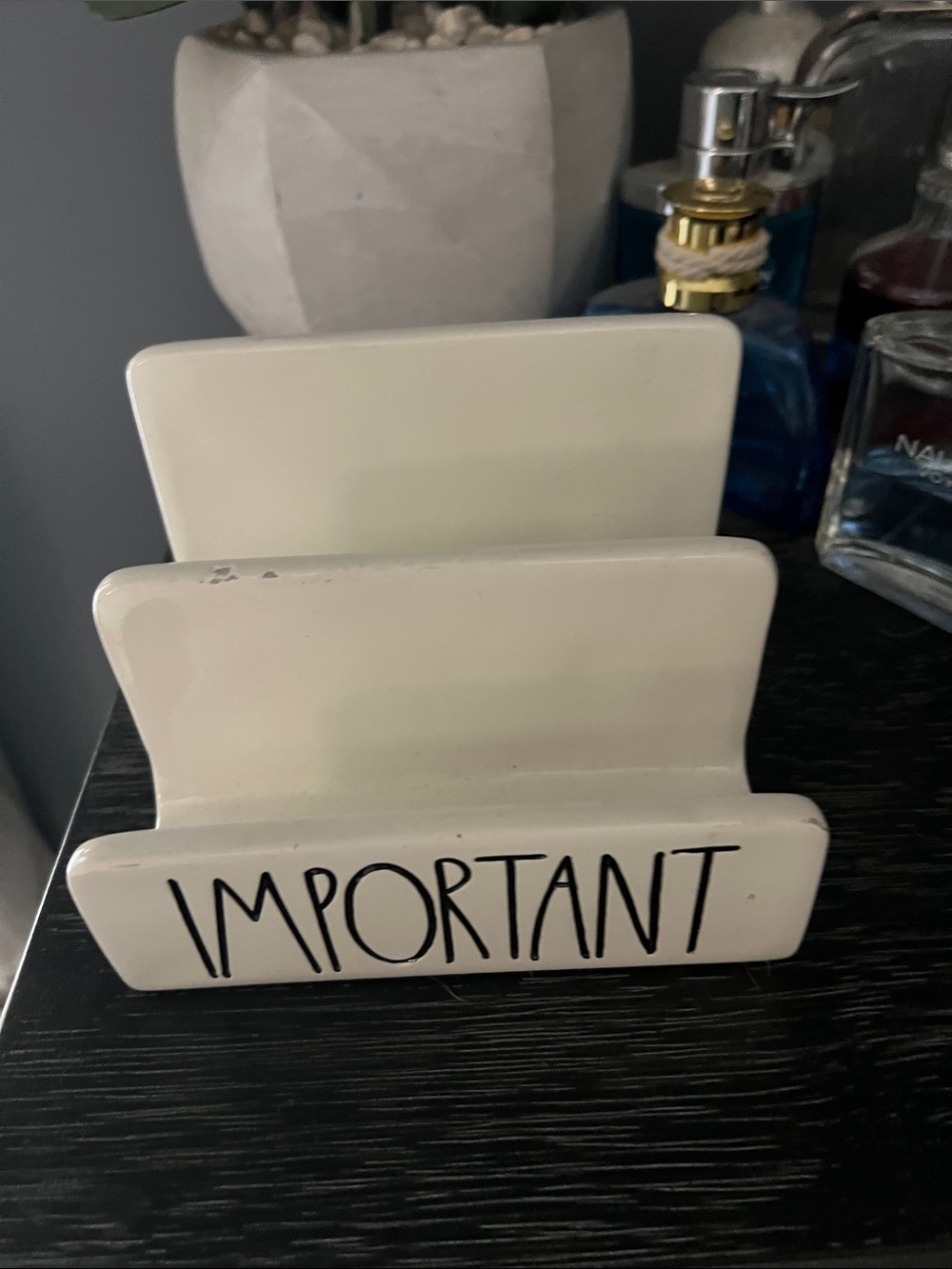 5/$10 Rae Dunn IMPORTANT' Desk Organizer - White